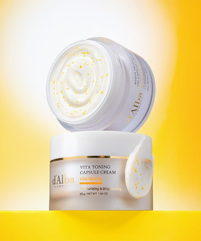 Crème D'ALBA Vita Toning Capsule Cream Complex 55g sur fond jaune dynamique, beauté et éclat.