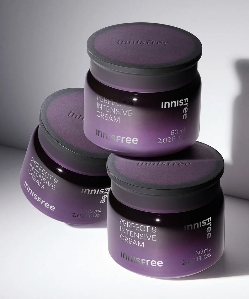 INNISFREE Perfect 9 Intensive Cream 60ml : pots violet de la marque posés sur fond clair, lumière douce.