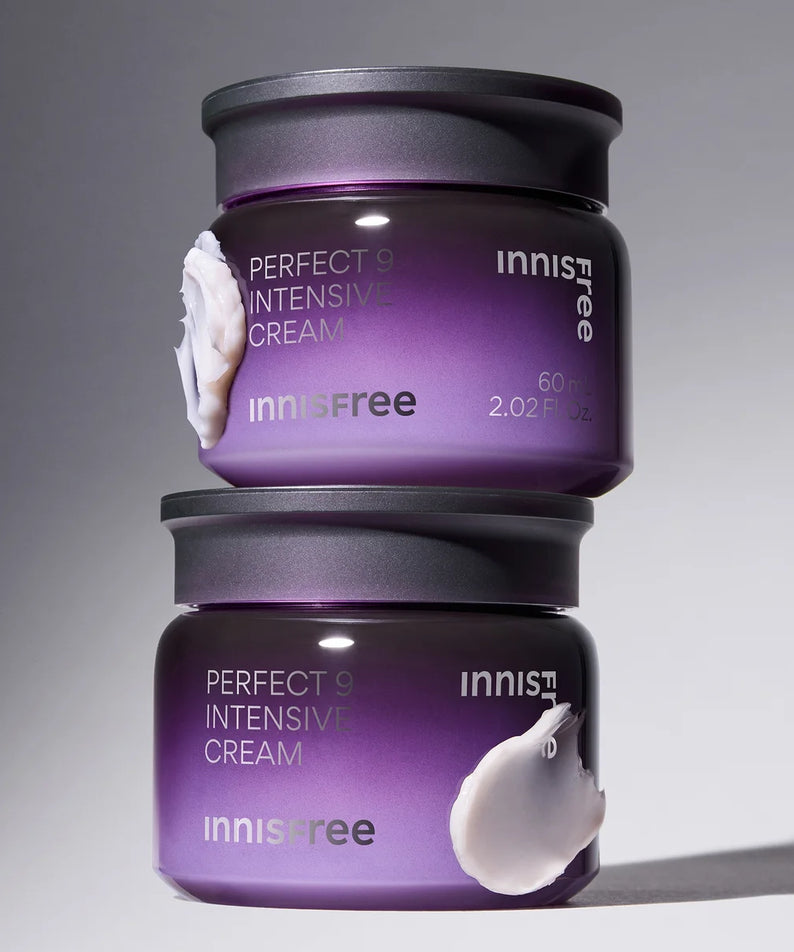 Décris l'image en français : INNISFREE Perfect 9 Intensive Cream 60ml, pot violet Innisfree, crème sur fond studio.