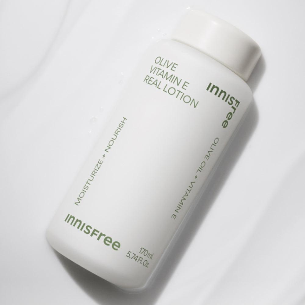 INNISFREE Olive Vitamin E Real Lotion 170ml, flacon crème vert sur fond blanc—marque Innisfree, contexte visuel produit