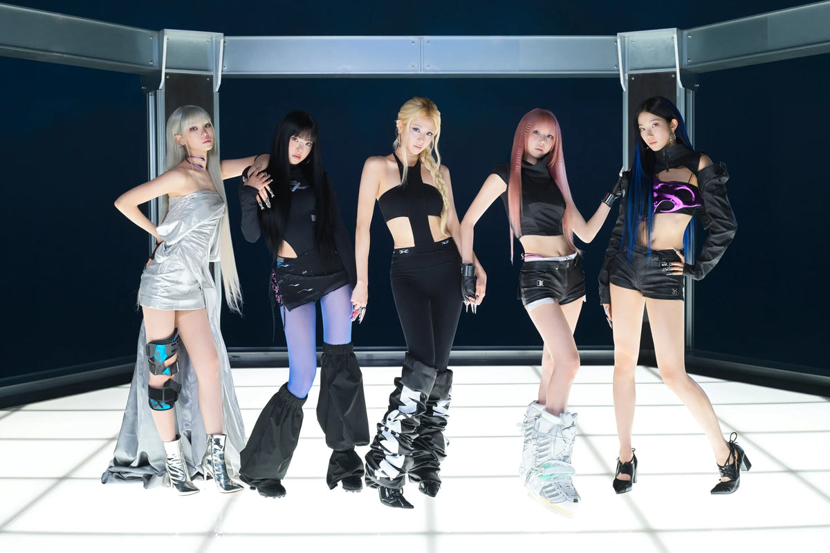 LE SSERAFIM : Kim Chaewon, Sakura, Huh Yunjin, Kazuha et Hong Eunchae