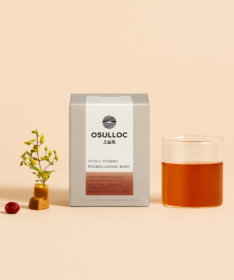 Boîte de thé OSULLOC Rooibos Caramel Berry Tea 10p avec verre de thé ambré, illustrant le mélange exotique.