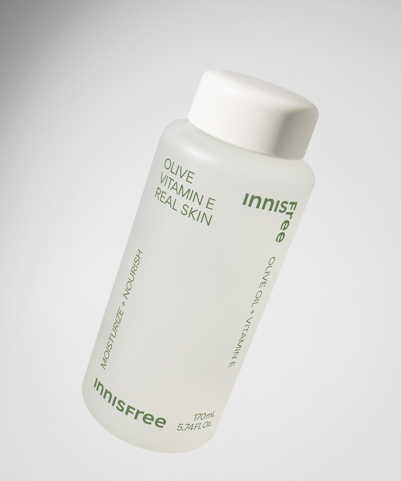 INNISFREE Olive Vitamin E Real Skin 170ml : flacon blanc Innisfree sur fond clair, produit de soin visage.