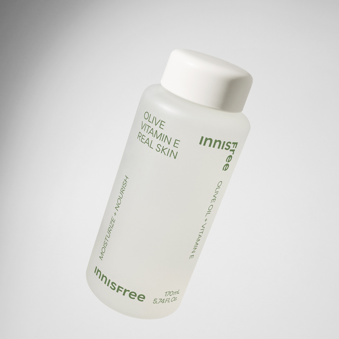 INNISFREE Olive Vitamin E Real Skin 170ml : flacon blanc Innisfree sur fond clair, produit de soin visage.