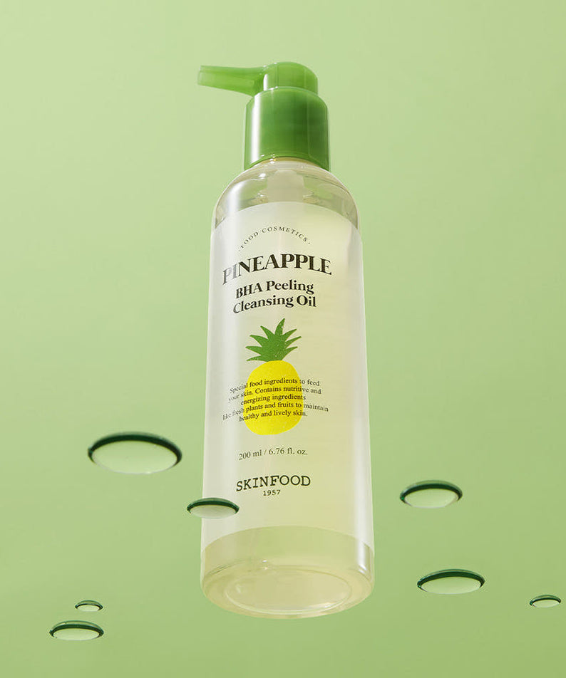 SKINFOOD Pineapple BHA Peeling Cleansing Oil 200ml, huile nettoyante marque SKINFOOD sur fond vert pastel, flacon pompe