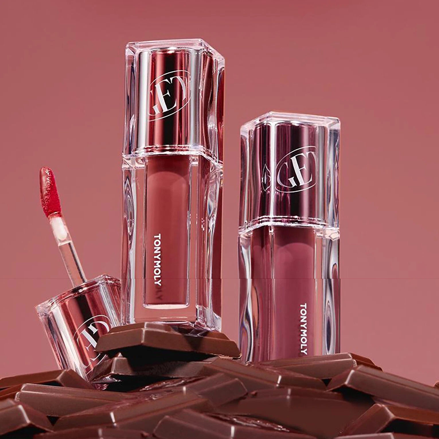 TONY MOLY Get It Tint Waterful Butter, rouge à lèvres hydratant de la marque TONY MOLY sur fond rose, packaging brillant