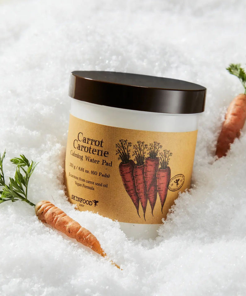 SKINFOOD Carrot Carotene Calming Water Pad dans la neige, pot crème et carottes, marque Skinfood, ambiance spa