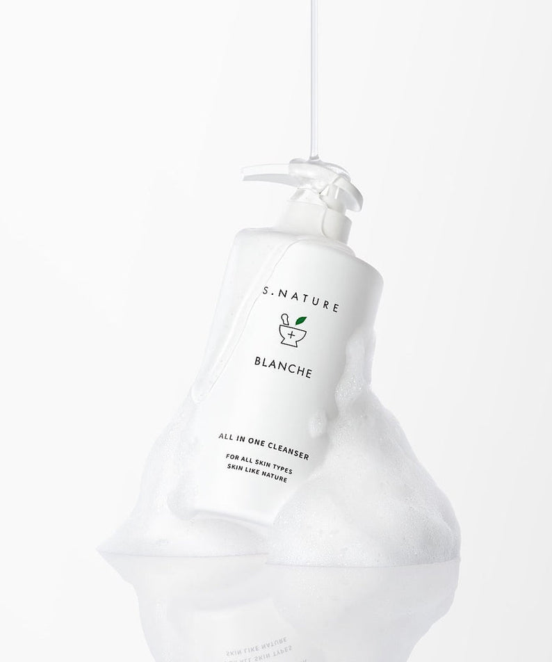 S.NATURE Blanche Cleanser 260ml, flacon S.NATURE sur fond blanc, contexte visuel épuré et lumineux.