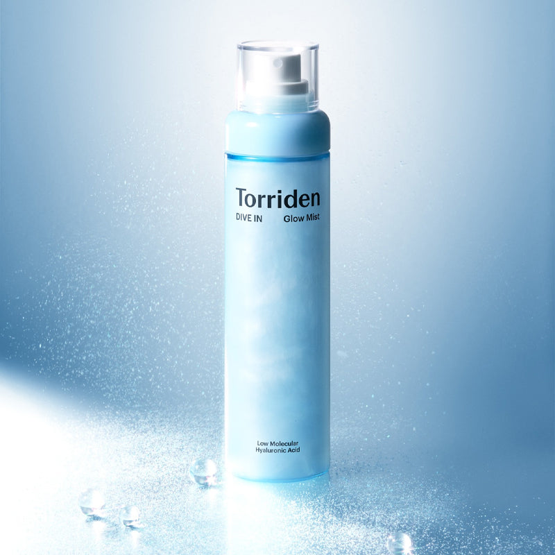 TORRIDEN Dive-in Low Molecular Hyaluronic Acid Cream Mist 120ml, brume visage Torriden sur fond bleu aquatique